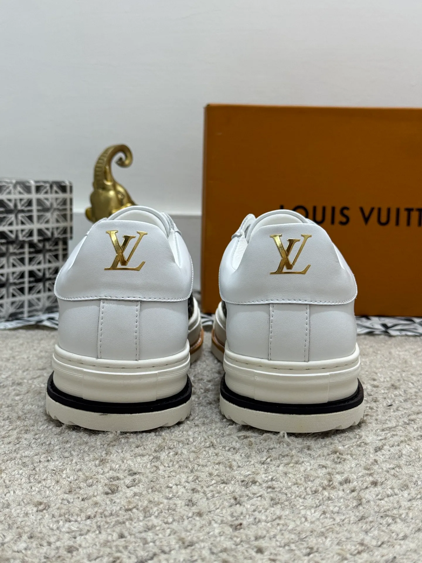 Men's shoes 💰400 [New style] 🌂🌂Top original order - Louis Vuitton®️ Trendy and fashionable yet low-key men's casual shoes, uppers made of cowhide leather stitched with LV special canvas presbyopia, comfortable and breathable, mesh lining, original rubber outsole, 2 colors optional~a must-have for stylish men. Size: 38-44 (45 customized